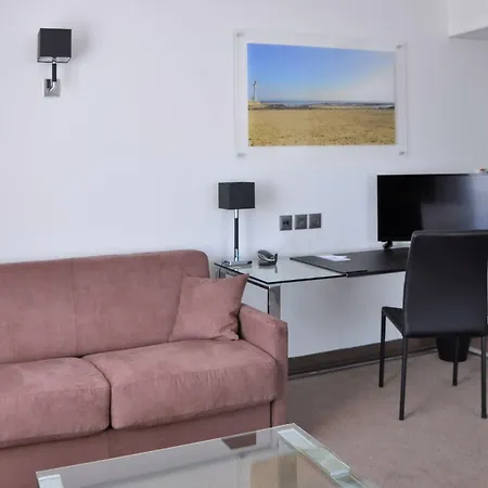 Golden Tulip And Ла-Боль-Эскублак