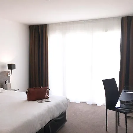 Golden Tulip And Отель Ла-Боль-Эскублак