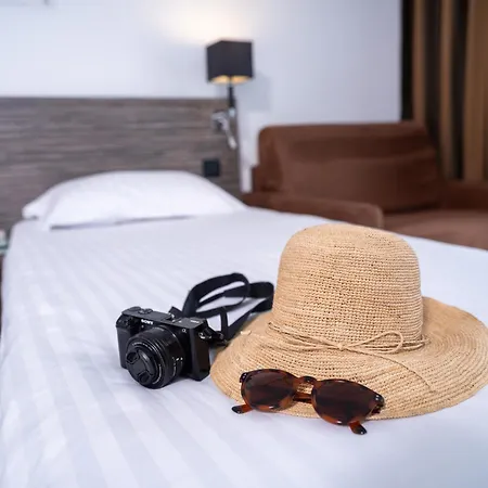 Golden Tulip And 4* Ла-Боль-Эскублак