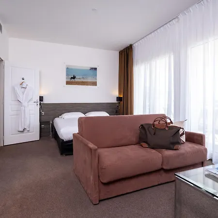 Отель Golden Tulip And