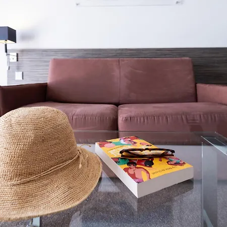 Golden Tulip And Отель