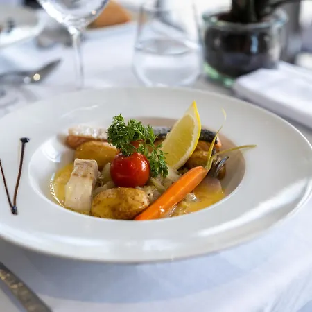 Golden Tulip And Отель 4*