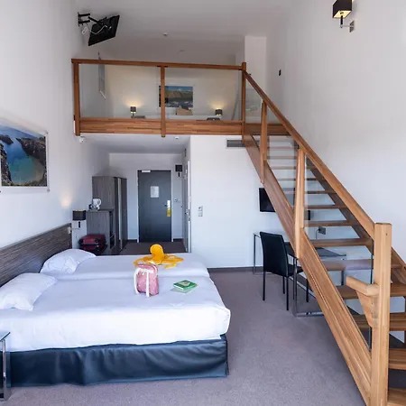 Golden Tulip And Отель Ла-Боль-Эскублак