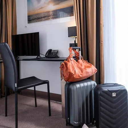 Отель Golden Tulip And