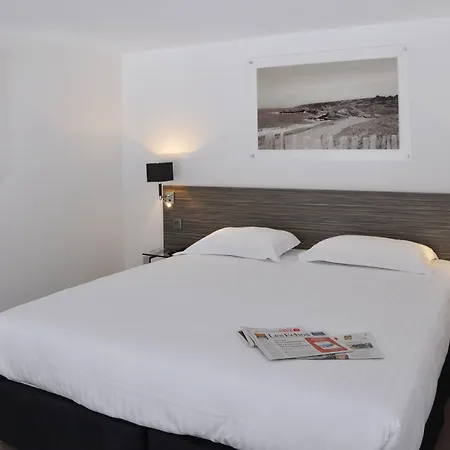 Golden Tulip And Ла-Боль-Эскублак