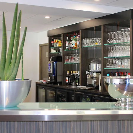 Golden Tulip And Отель