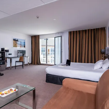 Golden Tulip And Отель Ла-Боль-Эскублак