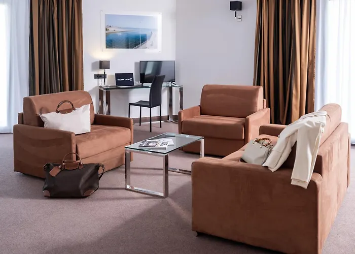 Golden Tulip And 4* La Baule-Escoublac