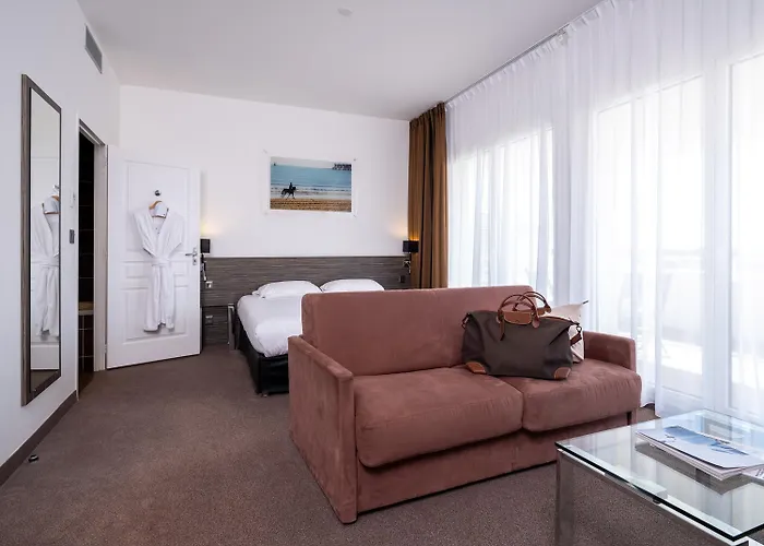 Hotel Golden Tulip And 4*