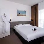 Hotel Golden Tulip And 4*