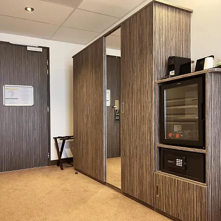 Golden Tulip And Отель Ла-Боль-Эскублак