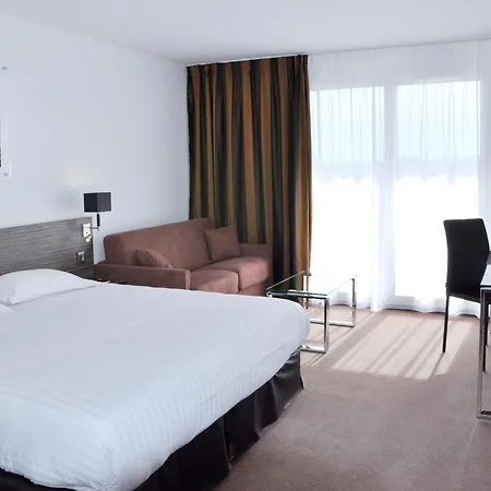 Golden Tulip Hotel 4*