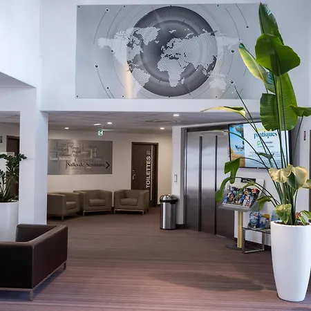 Golden Tulip Hotel