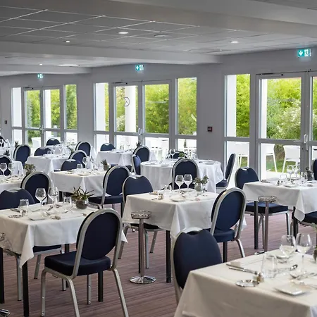 Golden Tulip And Отель Ла-Боль-Эскублак