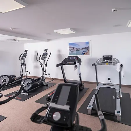 Отель Golden Tulip And Ла-Боль-Эскублак