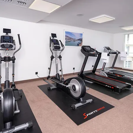 Golden Tulip And Отель