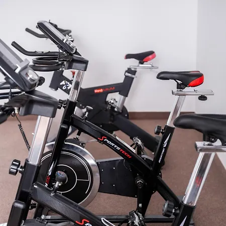 Golden Tulip And Ла-Боль-Эскублак