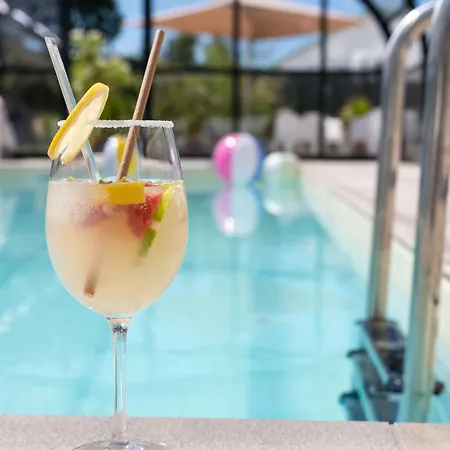 Hotell Golden Tulip And 4*