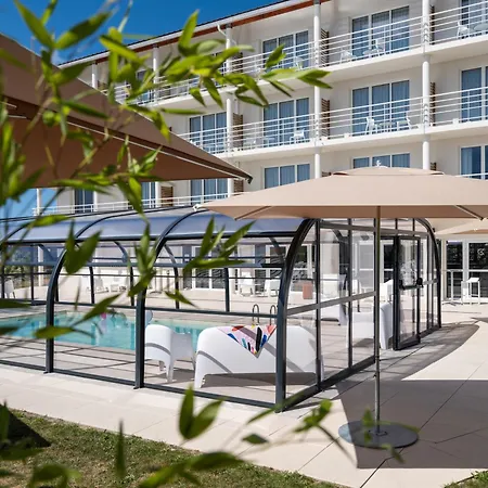 Golden Tulip And Ла-Боль-Эскублак