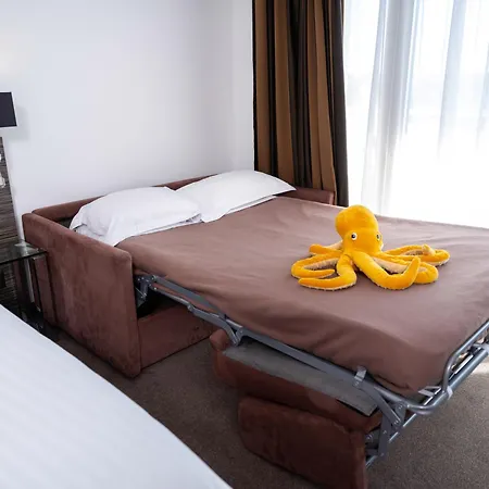 Golden Tulip And Отель