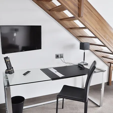 Golden Tulip And Отель