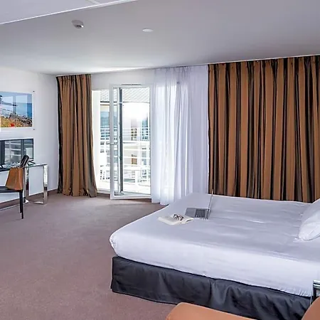 فندق Golden Tulip And 4*