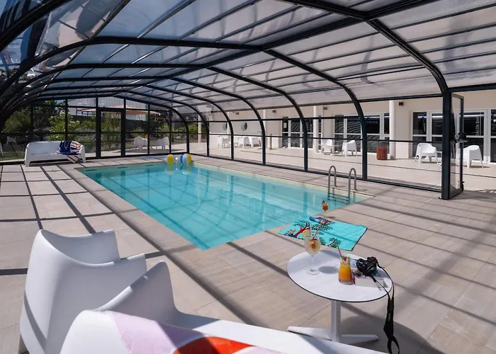 Golden Tulip And 4* La Baule