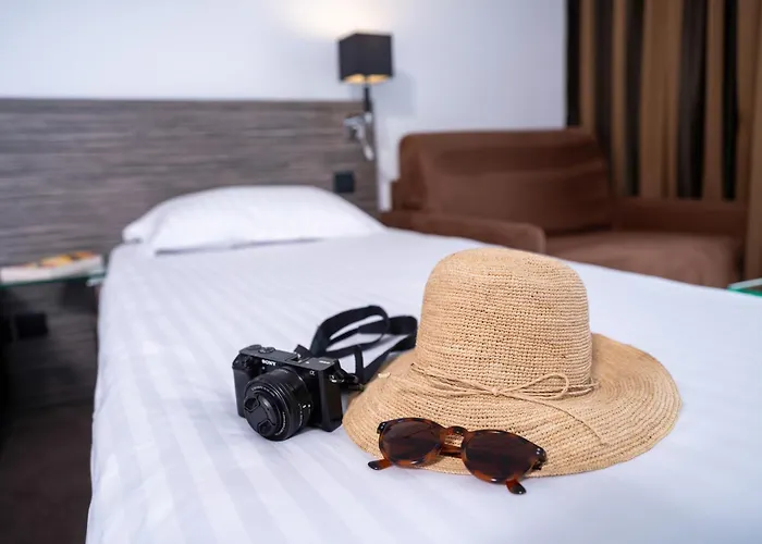 Golden Tulip And 4* La Baule