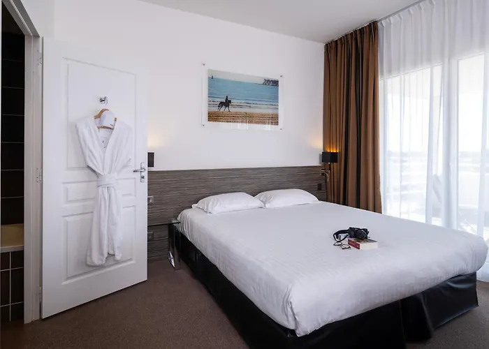 酒店 Golden Tulip And 4*