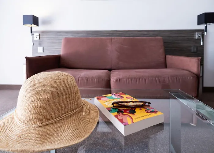 Golden Tulip And 酒店