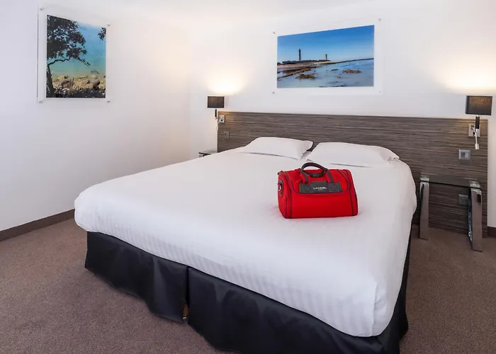 Golden Tulip And 酒店