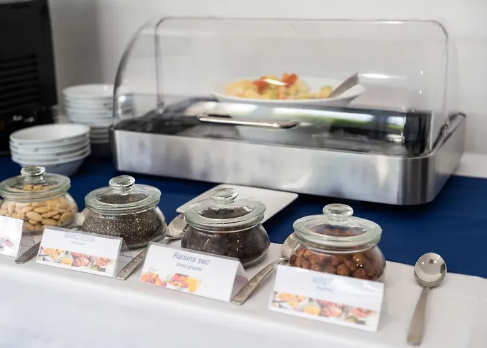 Golden Tulip And 酒店