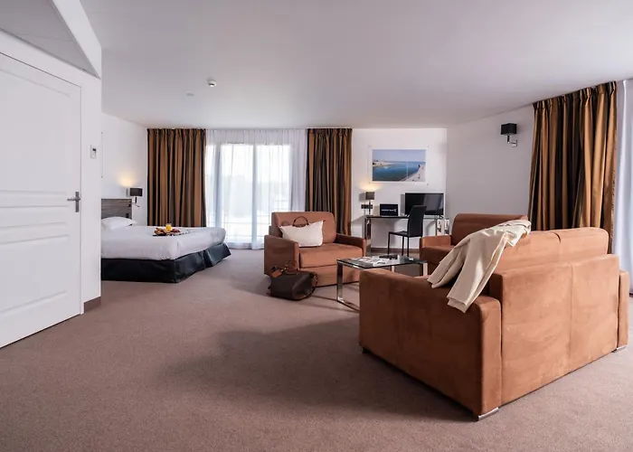 Golden Tulip And La Baule