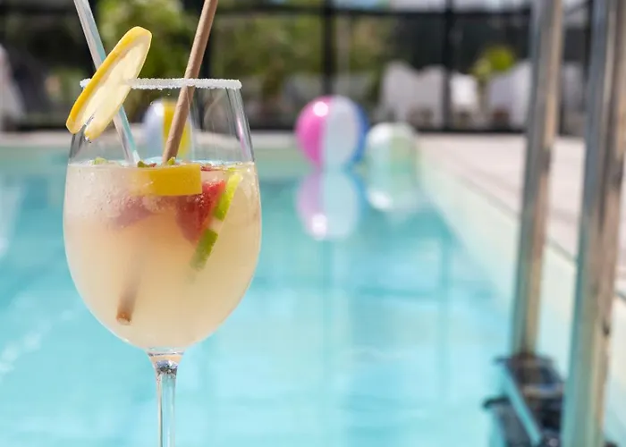 酒店 Golden Tulip And 4*