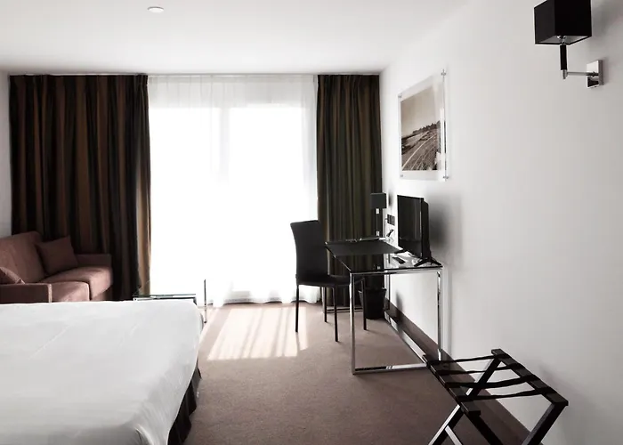 酒店 Golden Tulip And