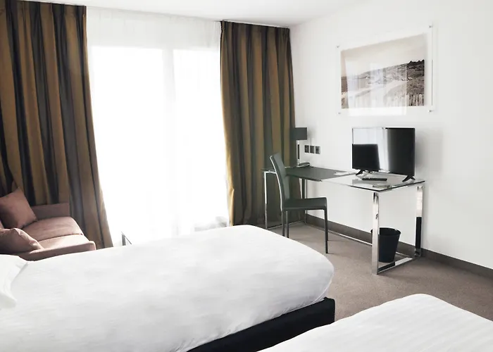 Golden Tulip And 4* La Baule