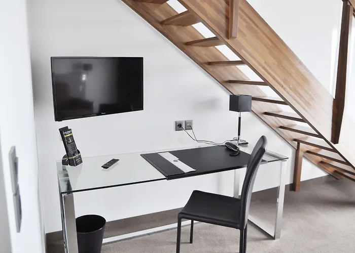 Golden Tulip And 酒店