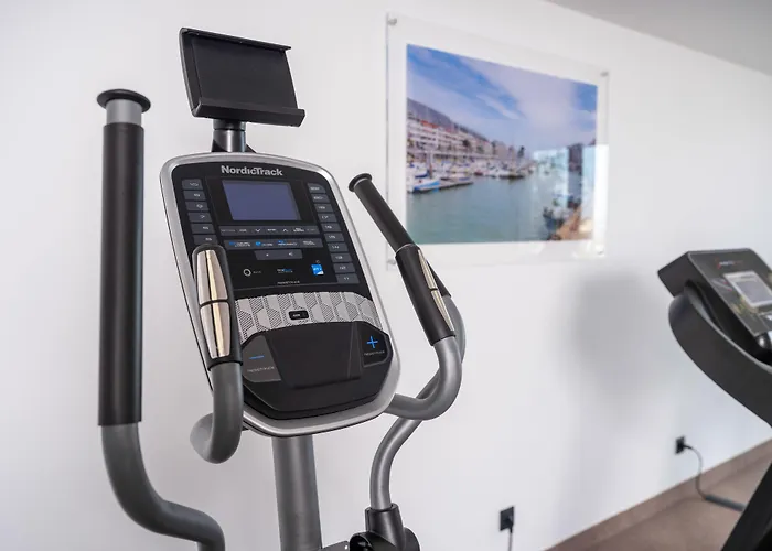 Golden Tulip And 酒店