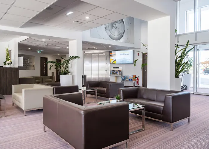 酒店 Golden Tulip And 4*