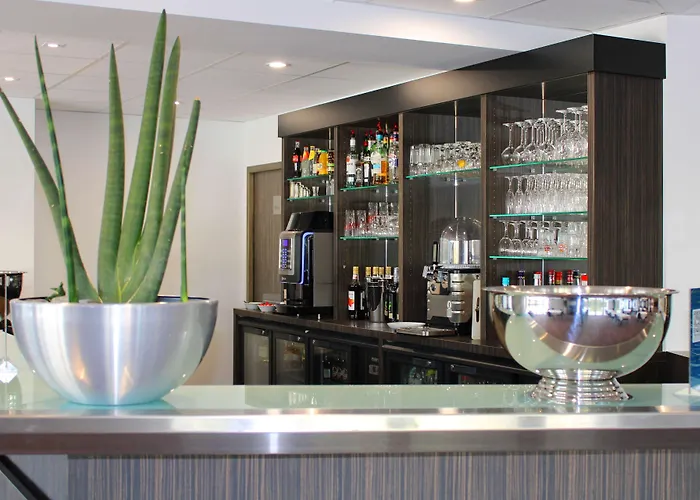 Golden Tulip And 酒店