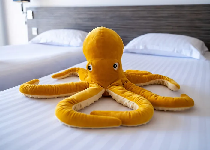 酒店 Golden Tulip And 4*