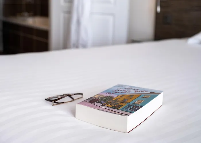 Golden Tulip And 酒店